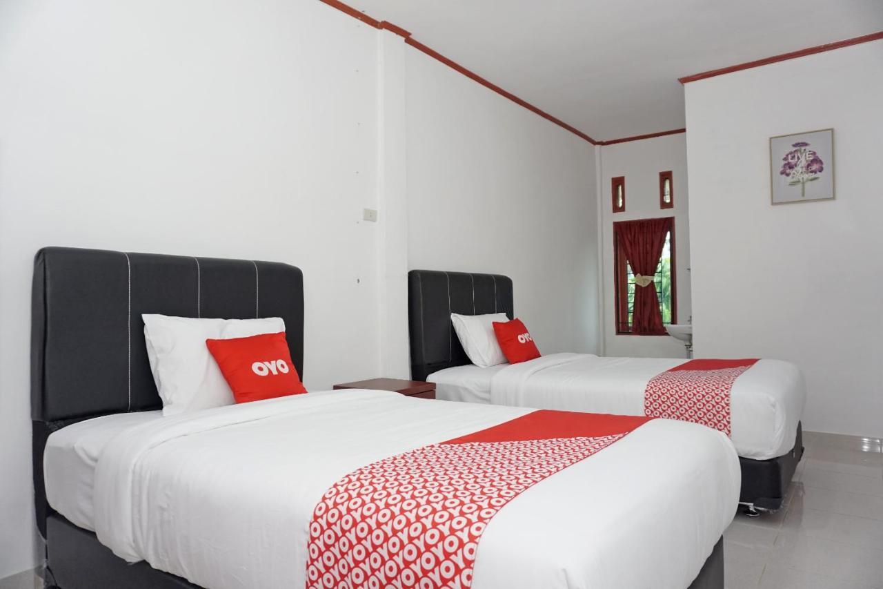 Oyo 2635 Ramos Inn Sinapuran Екстер'єр фото